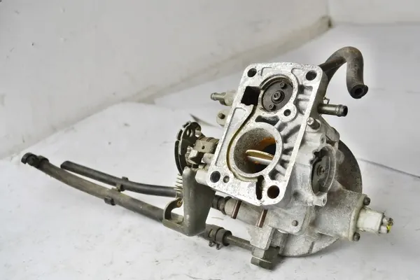 Suzuki Swift Kaasutin OEM 1340071C50 1979300310 image 6