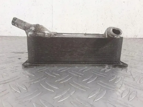 Refroidisseur d'huile moteur Porsche OEM 83801565 image 4