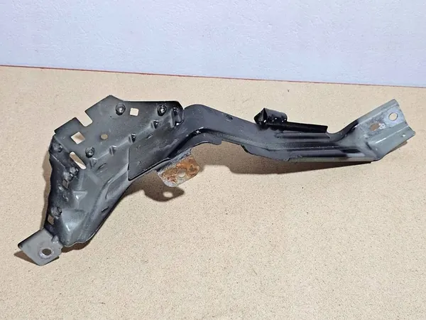 Support de phare droit Volvo XC40 II image 1