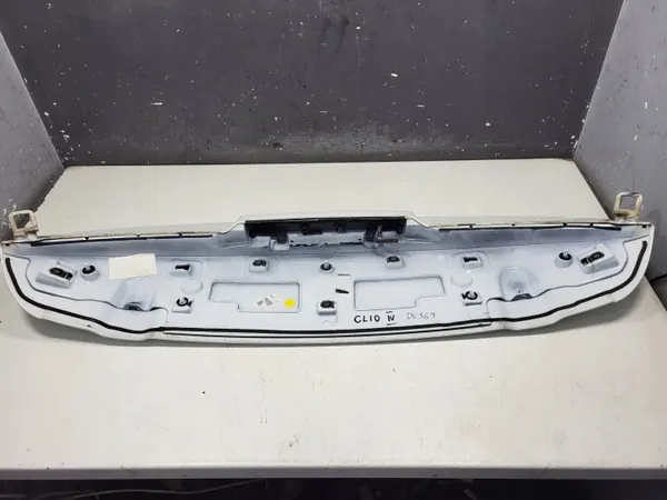 Renault OE 960306579R Spoiler Trasero - Usado image 7