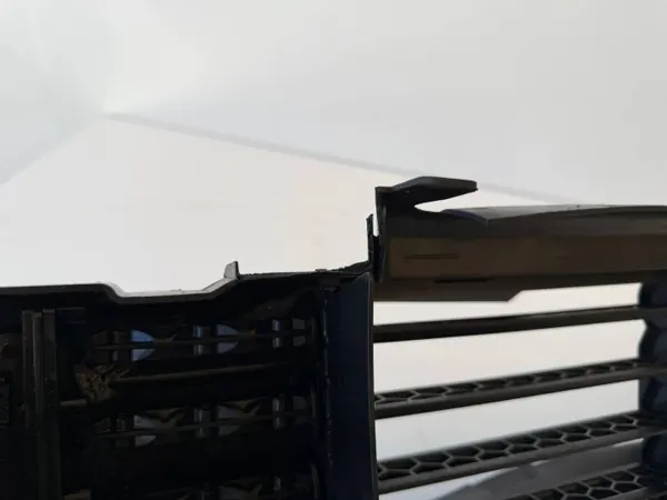 Volvo XC40 Persianas Admissão Ar OEM 31455422 image 3