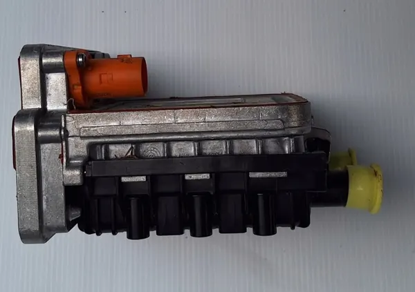 Calentador líquido Volvo XC40 OEM 31497888 image 6