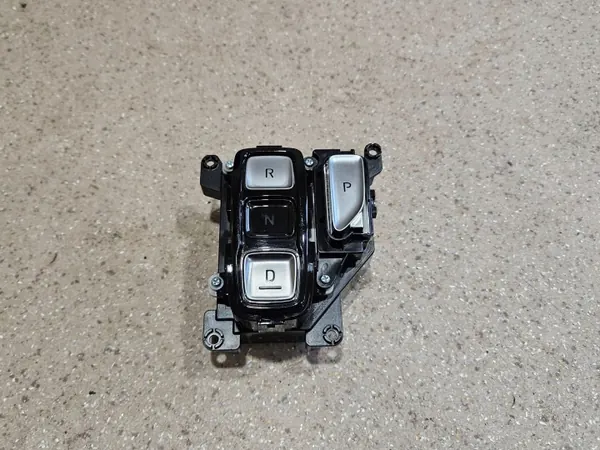 Hyundai OEM 120039776 Couvre-levier de vitesse supérieur image 2