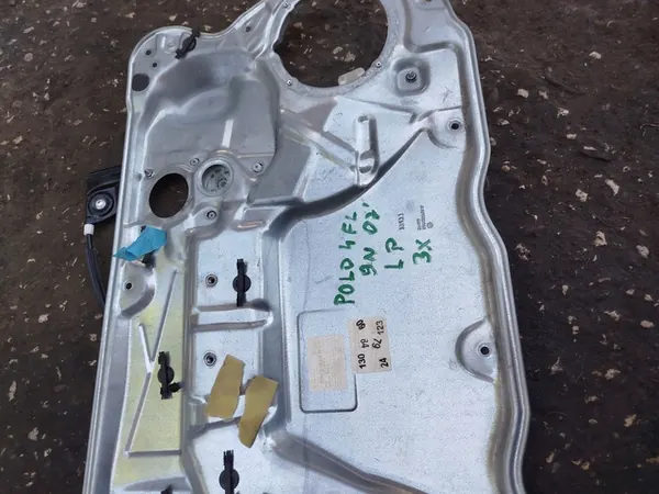 Mecanismo do vidro elétrico dianteiro esquerdo VW Polo 9N image 2