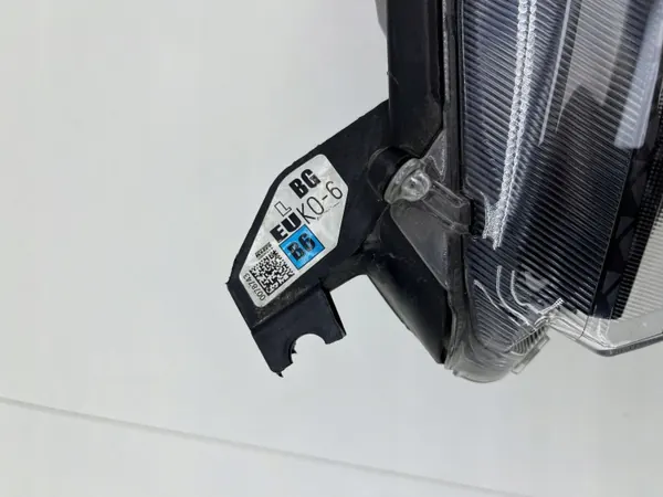 Toyota Yaris IV Vasen Ajovalolasi OEM RCD26590 image 6