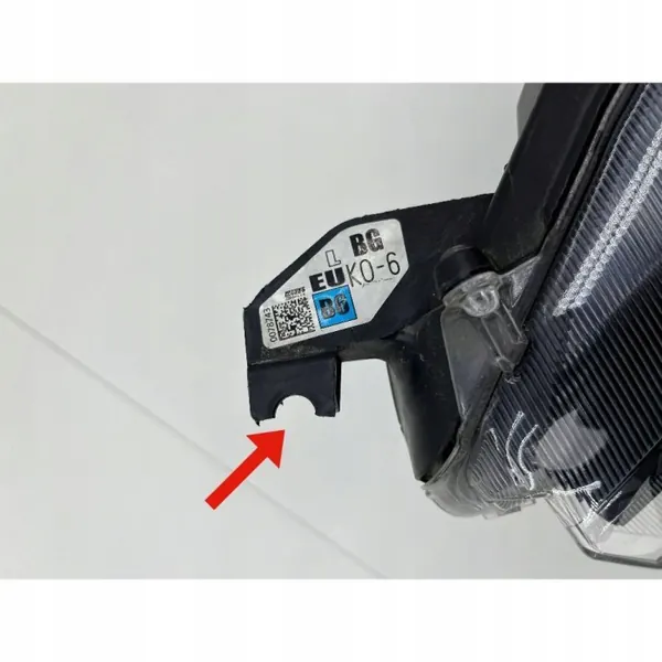 Toyota Yaris IV Vasen Ajovalolasi OEM RCD26590 image 9