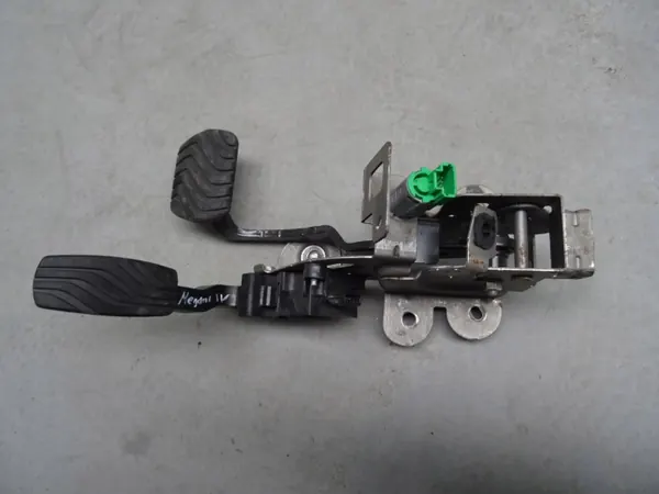 Kaasu-Jarrupoljin OEM 180023067R Renault Megane IV image 2