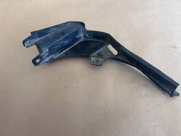 Suporte de para-choque traseiro esquerdo A2058852923 Mercedes C-Class image 3