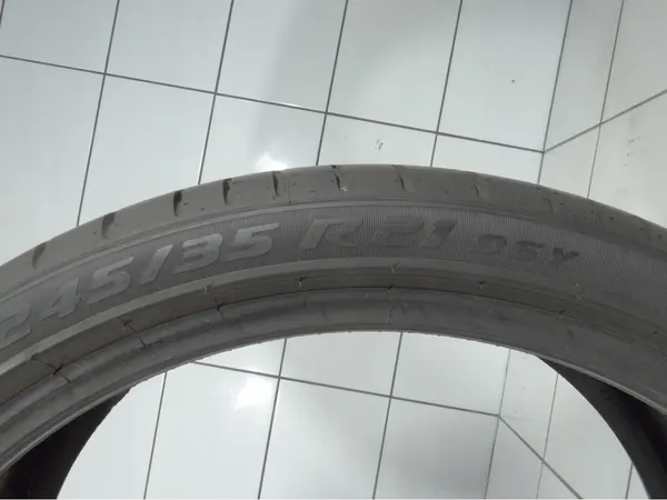 2× Pirelli P Zero 245/35R21 Zomerbanden - Maserati image 4