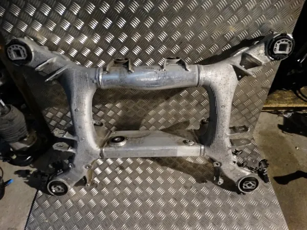 Support suspension arrière OEM 6894149 55 BMW G05 G06 G07 image 2