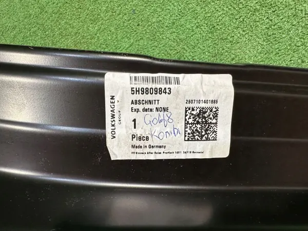 VW Golf VIII Kombi Linke Schwellerverkleidung OEM 5H9809843 image 5