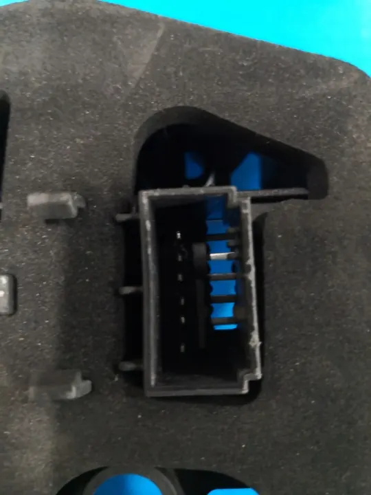 Moldura Farol Traseiro Direito VW Polo 2G OEM Usado image 3
