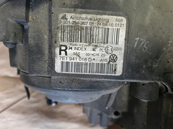 Farol dianteiro direito VW T5 Lift image 5