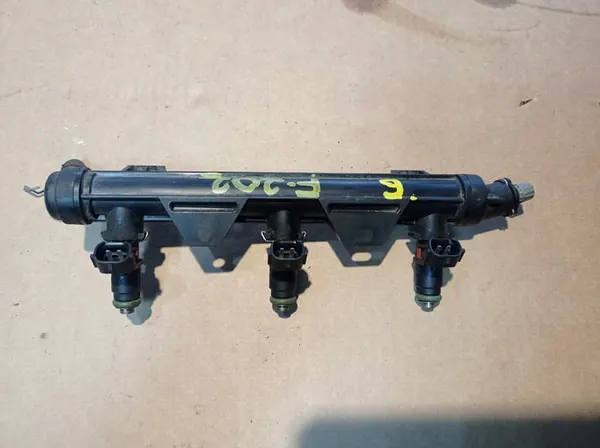 Rampe d'injection SEAT SKODA VW AUDI image 2