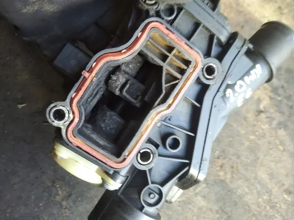 Carcasa de termostato OEM Citroen Peugeot Ford image 2