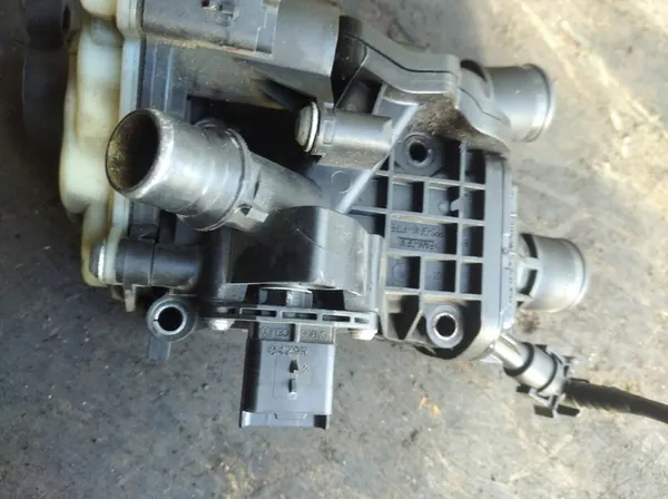 Carcasa de termostato OEM Citroen Peugeot Ford image 5