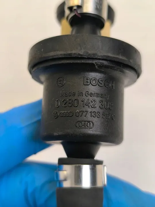 Audi A8 S8 D2 1996 Bränsletank Ventil 0280142308 image 4