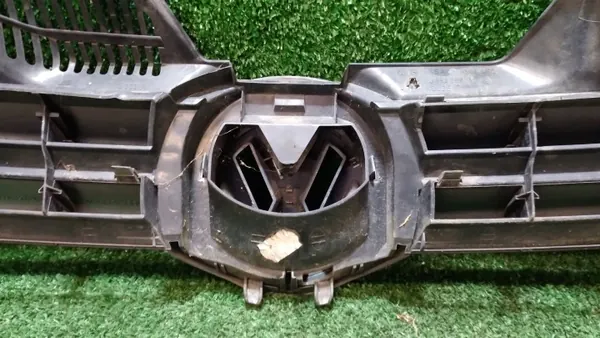 Grille VW Golf 5 OEM 1K0853655A - Occasion image 5