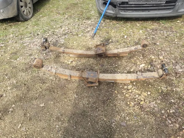 Hyundai H1 H200 Bakfjädervänster OEM Begagnad image 3