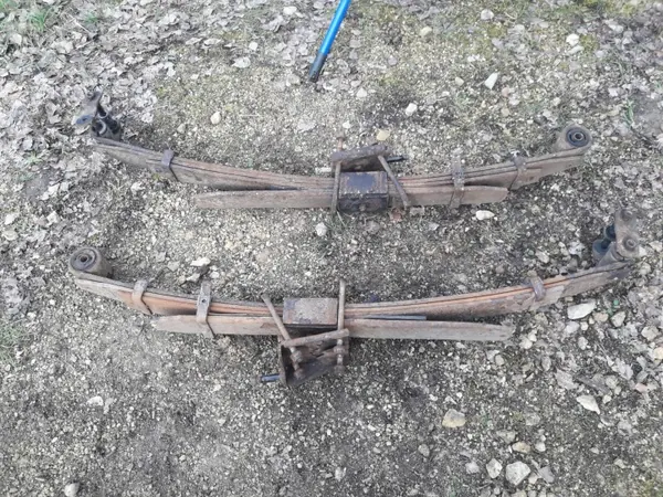 Hyundai H1 H200 Bakfjädervänster OEM Begagnad image 4