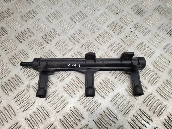 Audi OE 06E133682C Inspuitrail - Gebruikt image 2