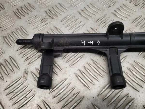 Audi OE 06E133682C Inspuitrail - Gebruikt image 3