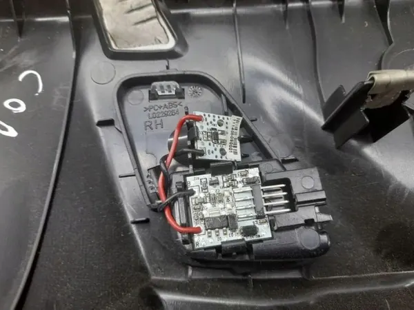 Chevrolet Corvette OEM 22936954 Plafonnier Avant image 5