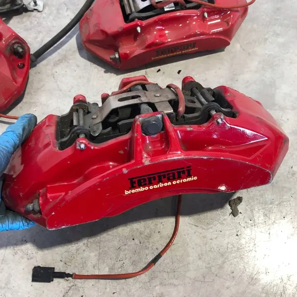 Conjunto de discos e pinças de freio Ferrari California F149 image 7