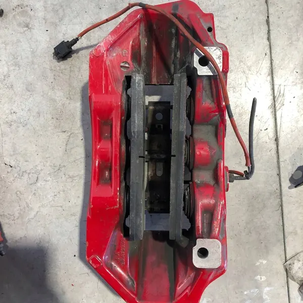 Conjunto de discos e pinças de freio Ferrari California F149 image 9