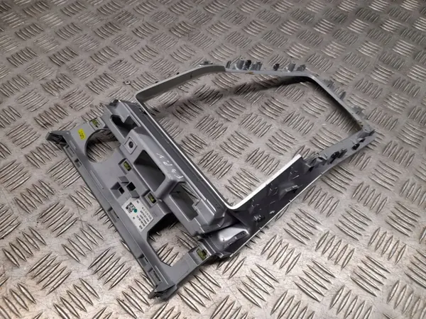 Audi Q3 F3 2021 Framväxelspaksram fram OEM 83B864260 image 4