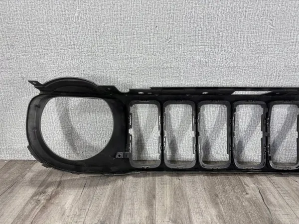 Jeep Renegade Lift framgrill OEM 52088680 image 10