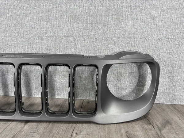 Jeep Renegade Lift framgrill OEM 52088680 image 4