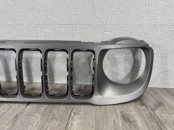 Jeep Renegade Lift framgrill OEM 52088680 image 5