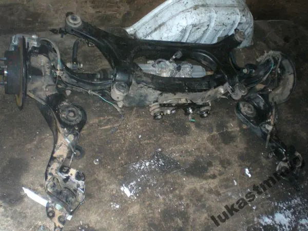 Gruppo di snodo posteriore sinistro Nissan Juke 1.6 DIG-T 555021KD0A image 2