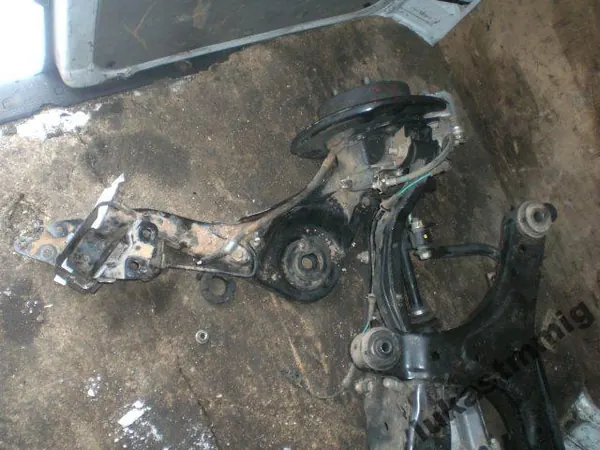 Gruppo di snodo posteriore sinistro Nissan Juke 1.6 DIG-T 555021KD0A image 3