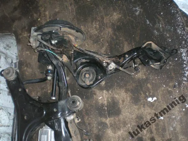 Gruppo di snodo posteriore sinistro Nissan Juke 1.6 DIG-T 555021KD0A image 4