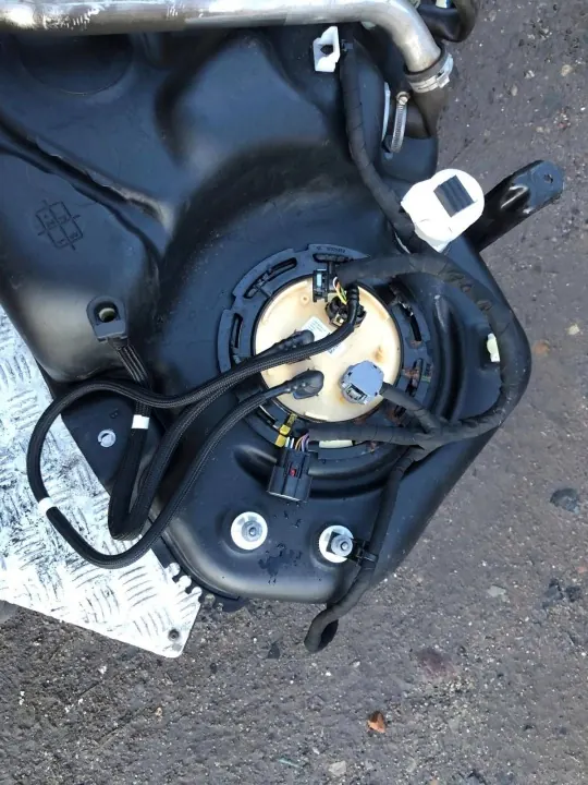 Polttoainesäiliö Ford OEM LX61-9P860-CC Kuga III:lle image 3