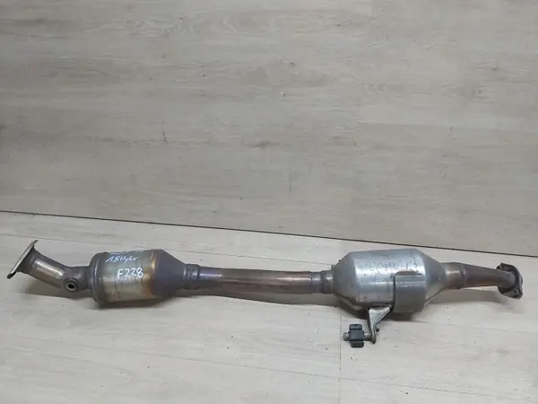 Toyota E21 L52 Silencieux Central Catalyseur - 30k km image 2