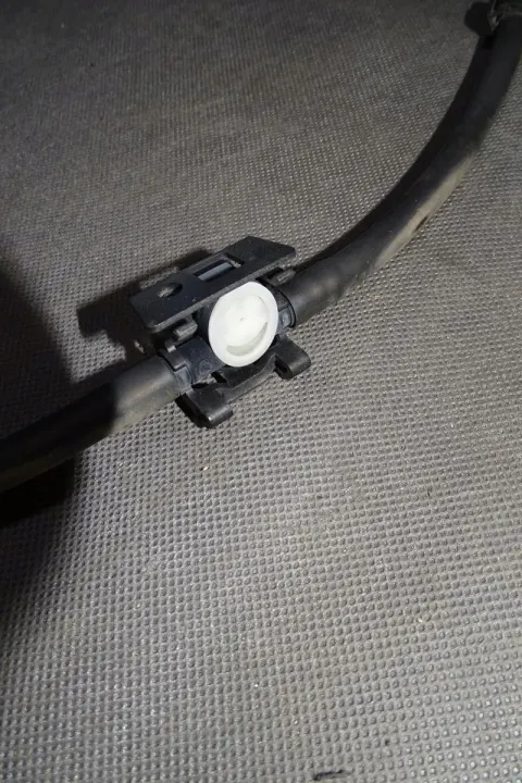 Mercedes OEM A1778600200 Spolarvätskeslang image 4