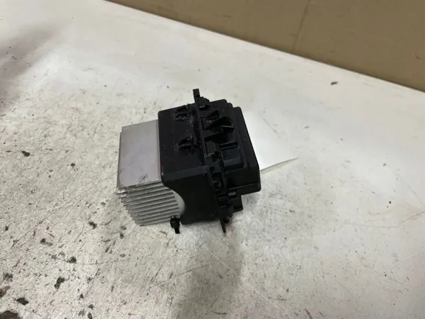 Värmefläktrelä OEM 134Z389WE för Peugeot 208 image 3