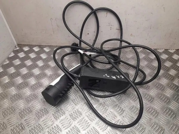 Cable de carga EV Hyundai OEM 91996GI050 - Usado image 2