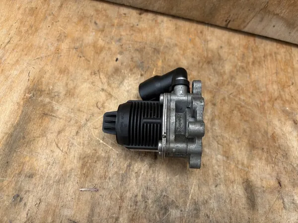 EGR Venttiili Golf Audi TSI 06K131097K image 4