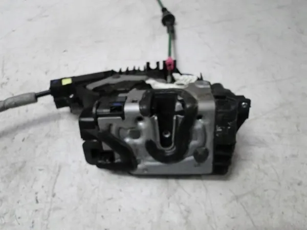 Bakdörrslås Mercedes W213 A0997303800 image 4