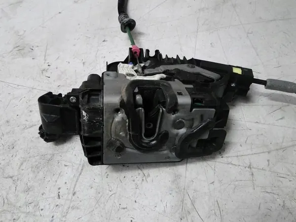 Bakdörrslås Mercedes W213 A0997303800 image 7