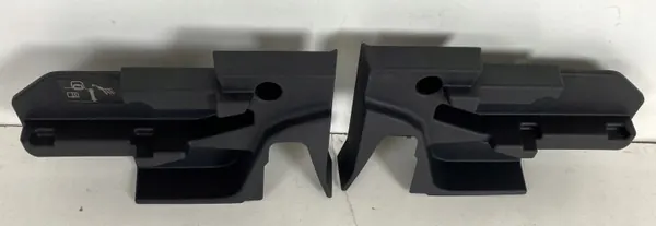 Audi Q3 83A Kofferraumabdeckung Halterung links/rechts 83A863423/424 image 2