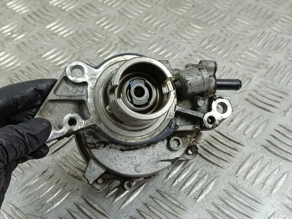 Bomba de vácuo Subaru OEM FBZ28829 - Estado usado image 4