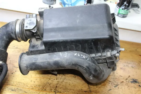 Boîtier de filtre à air capteur de débit d'air Toyota Yaris II 1.4 D4D image 4