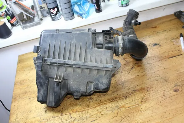 Boîtier de filtre à air capteur de débit d'air Toyota Yaris II 1.4 D4D image 5