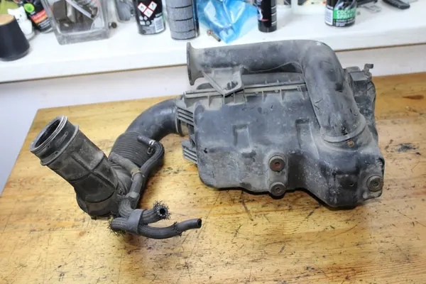 Boîtier de filtre à air capteur de débit d'air Toyota Yaris II 1.4 D4D image 7