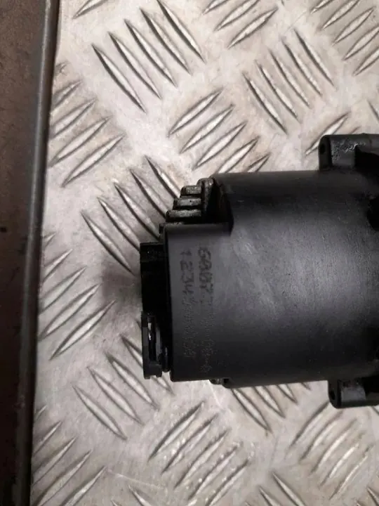 Pompe à eau Tesla OEM 600737308A - Position avant image 4